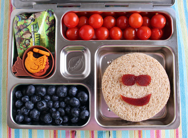 Preschooler smiley face bento