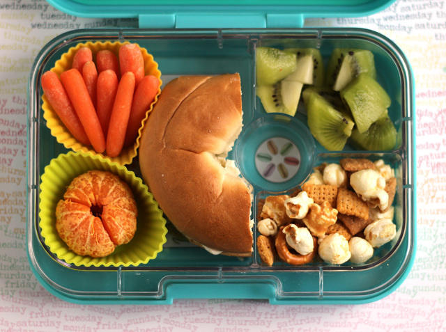 Bagel lunch in the Yumbox