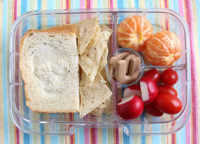 Skull sandwich Yumbox lunch